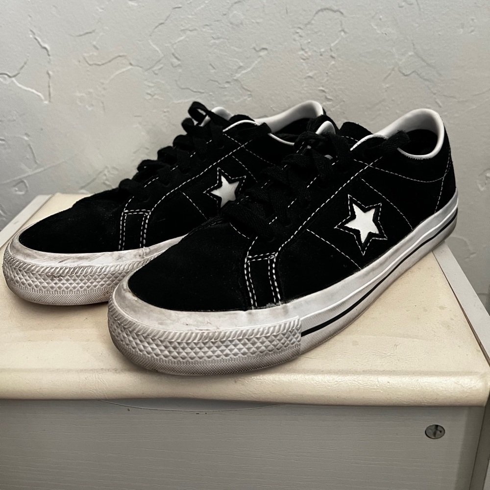 Black converse one star